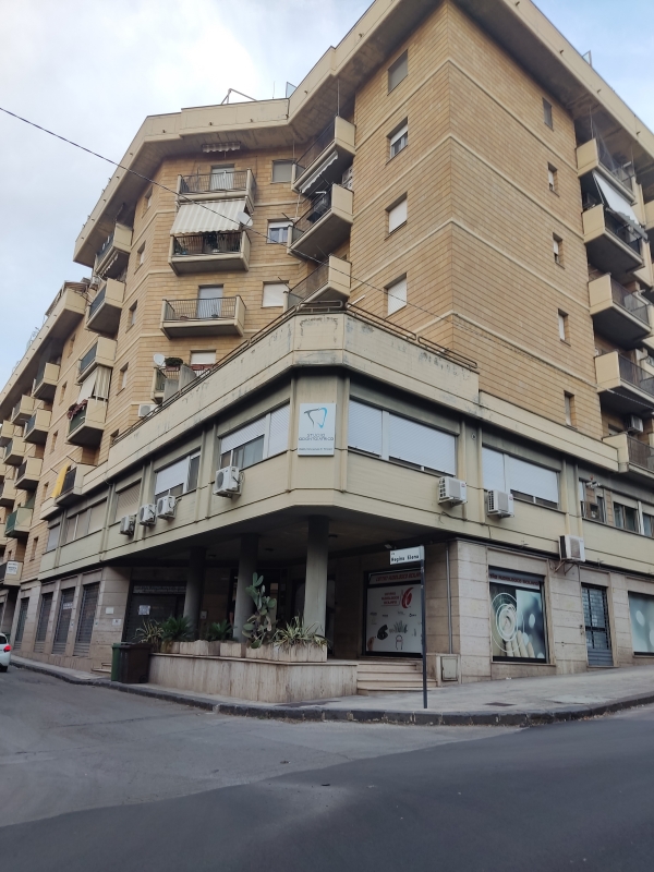 Locale Commerciale in Vendita