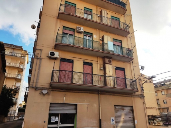 Locale Commerciale in Affitto